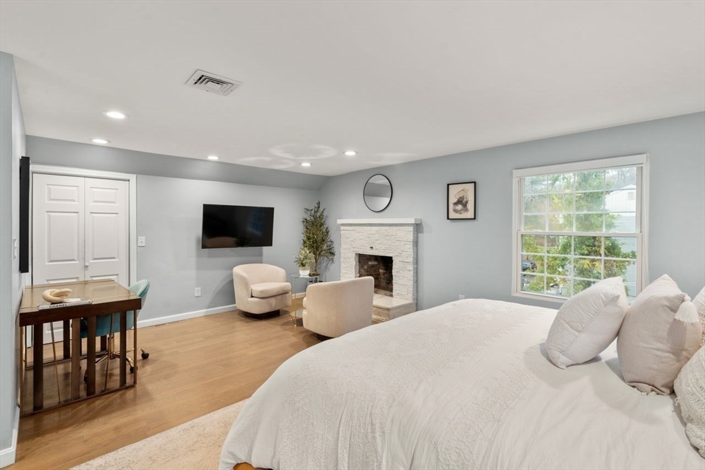 Sharon, Massachusetts, 02067, United States, 4 Bedrooms Bedrooms, ,3 BathroomsBathrooms,Residential,For Sale,1988379