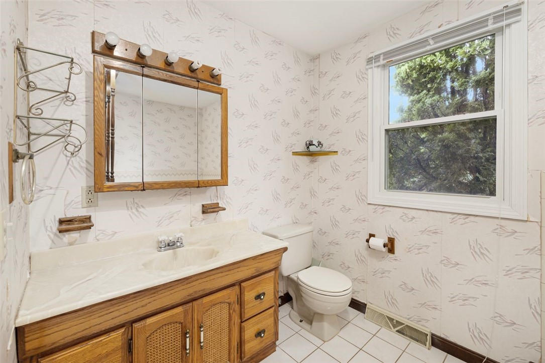 Cranston, Rhode Island, 02921, United States, 3 Bedrooms Bedrooms, ,2 BathroomsBathrooms,Residential,For Sale,1940913