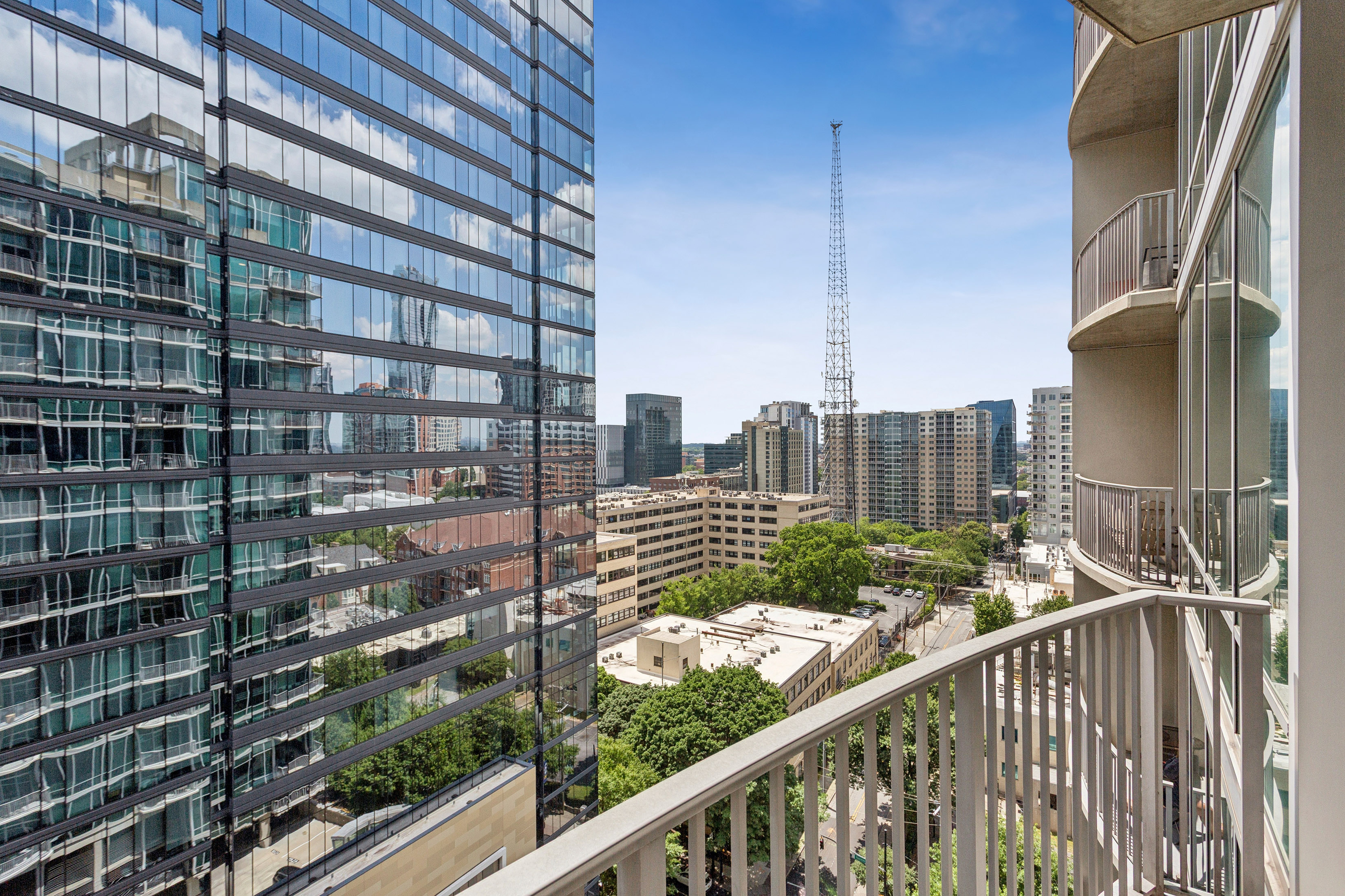  Updated Midtown Condo with Floor-To-Ceiling Windows - 物件實景