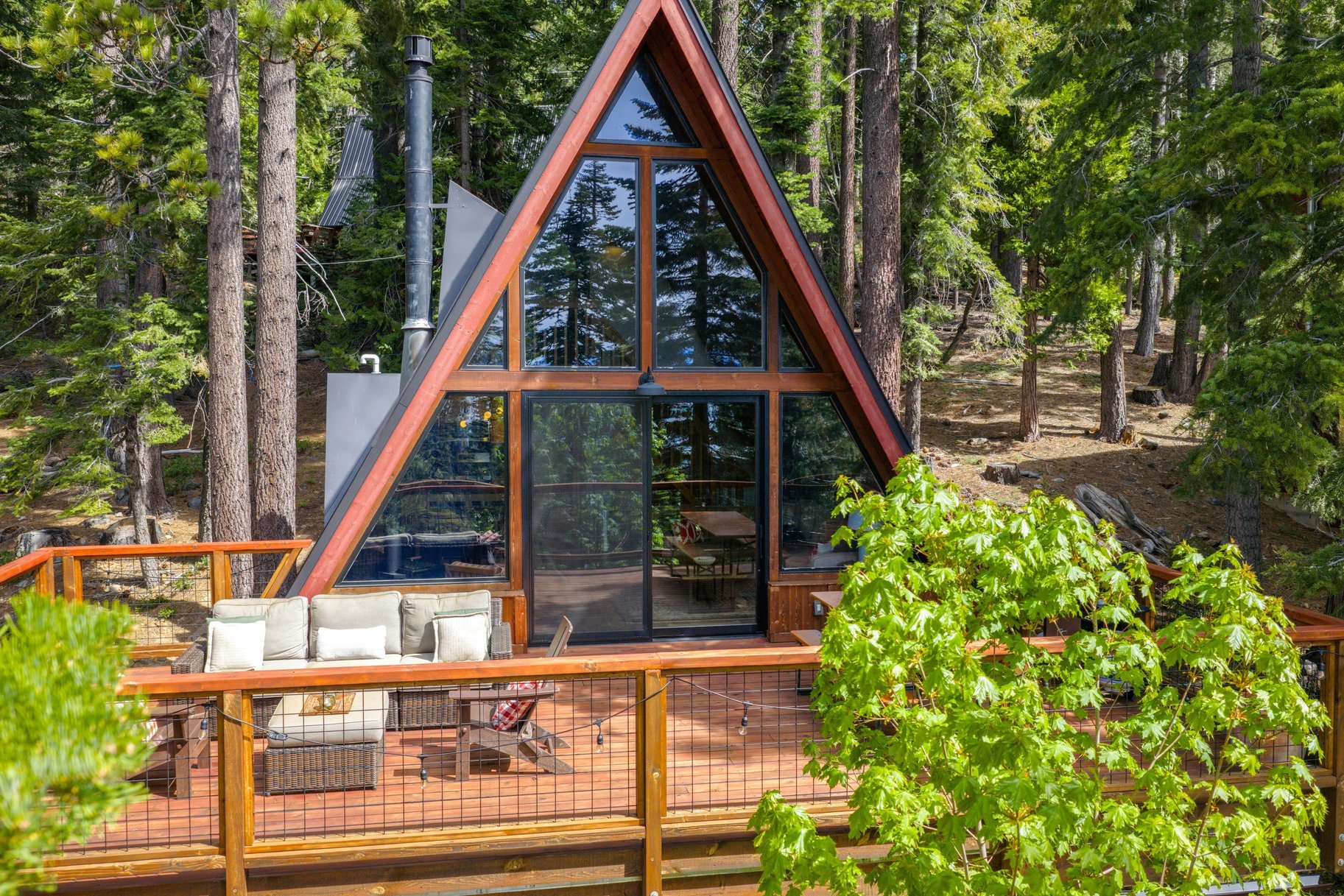  Iconic, Updated A-frame Steps from Trails with Private Beach Membership - 物件實景