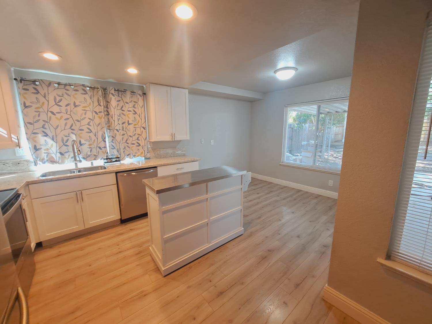 Lincoln, California, 95648, United States, 3 Bedrooms Bedrooms, ,2 BathroomsBathrooms,Residential,For Sale,1983454