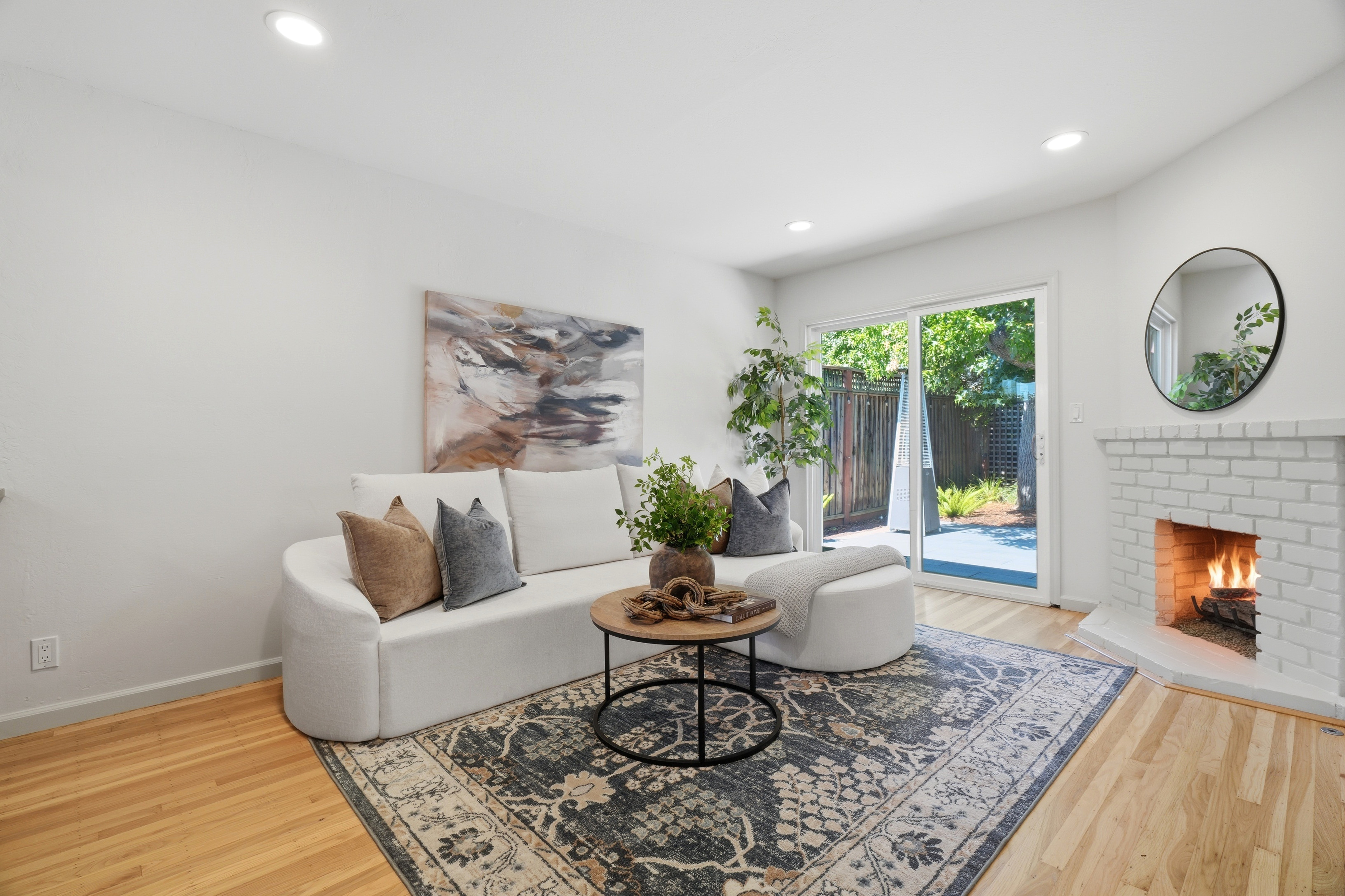  Private, Stylishly Updated Home in Prime Cambrian Location - 物件實景