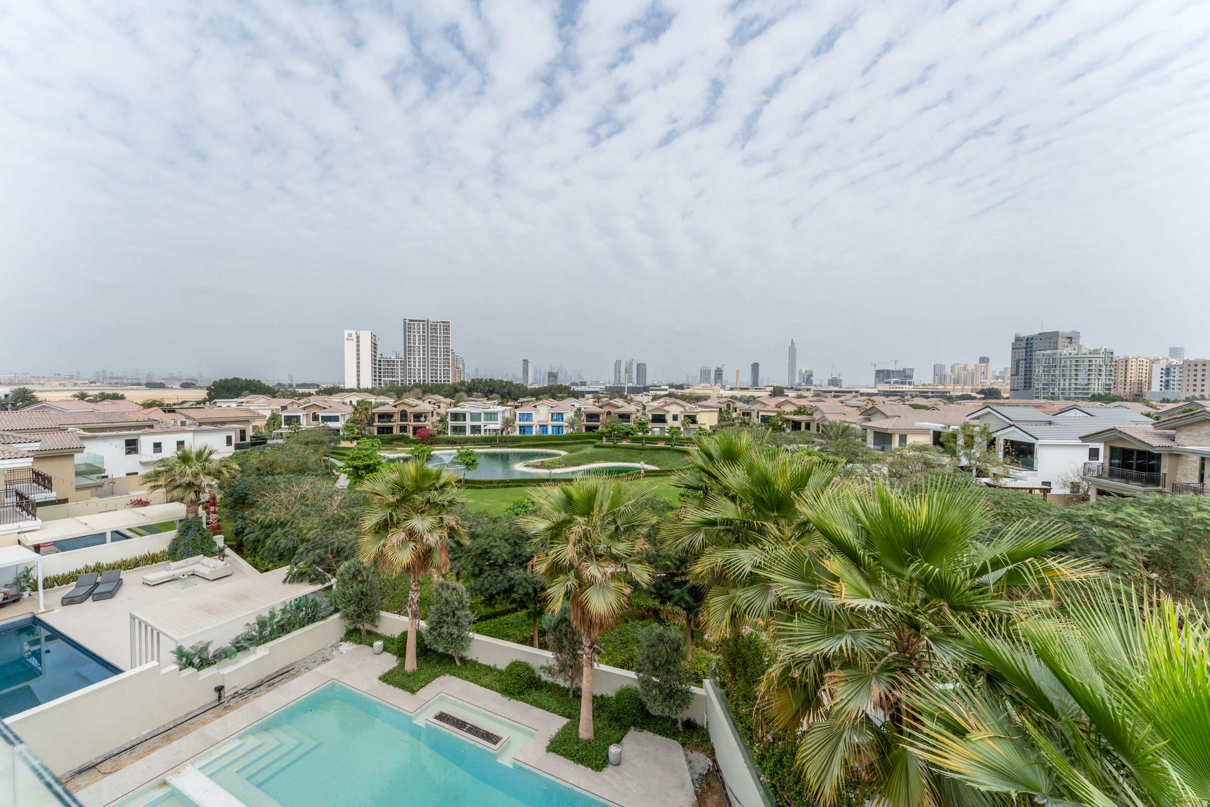  Refined Ready-to-Move Villa With Lake Views in JGE - 物件實景