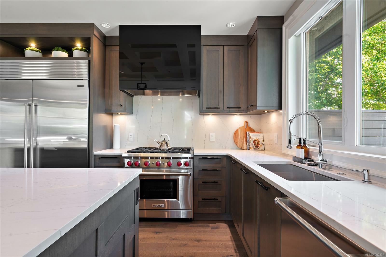 OAK BAY, British Columbia, V8R 3L8, CA, 6 Bedrooms Bedrooms, ,Residential,For Sale,1875057