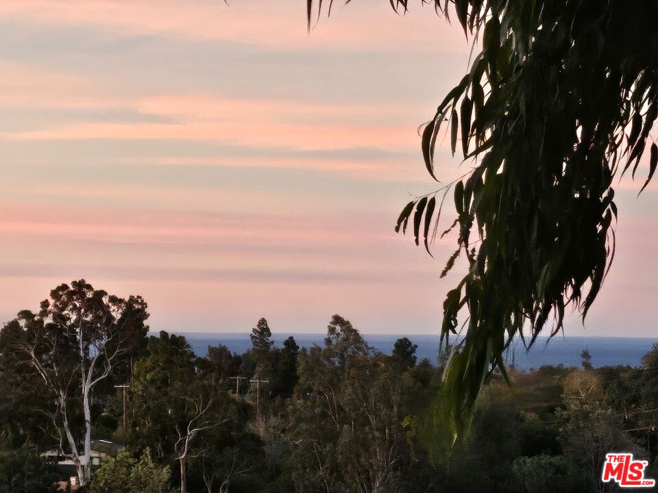Los Angeles, California, 90049, United States, 4 Bedrooms Bedrooms, ,5 BathroomsBathrooms,Residential,For Sale,1901289