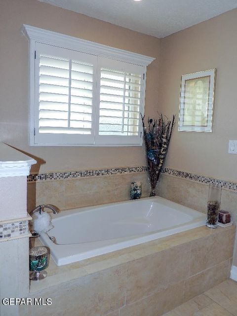 El Paso, Texas, 79935, United States, 4 Bedrooms Bedrooms, ,2 BathroomsBathrooms,Residential,For Sale,1923244