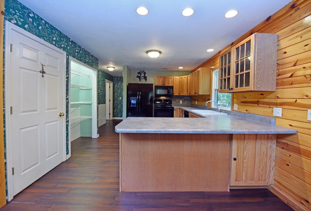 Mineral Bluff, Georgia, 30559, United States, 3 Bedrooms Bedrooms, ,3 BathroomsBathrooms,Residential,For Sale,1882955
