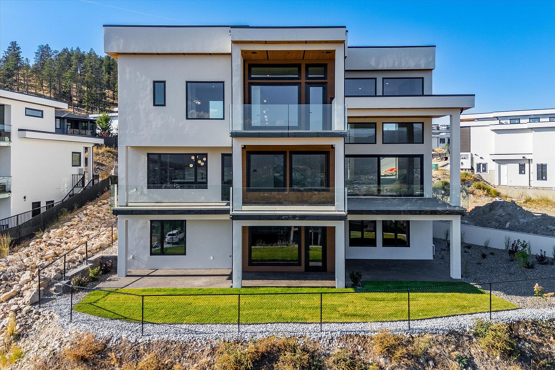  Spacious Modern Build - 物件實景