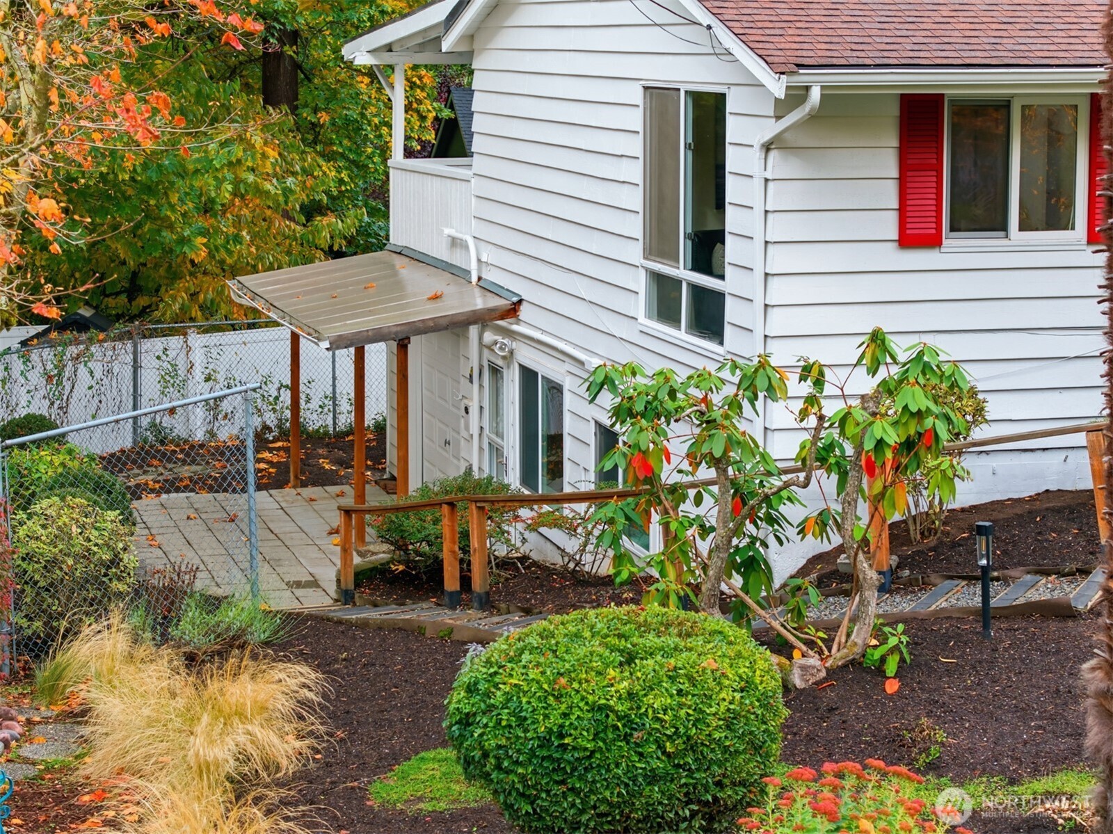 Kirkland, Washington, 98033, United States, 4 Bedrooms Bedrooms, ,3 BathroomsBathrooms,Residential,For Sale,1995670