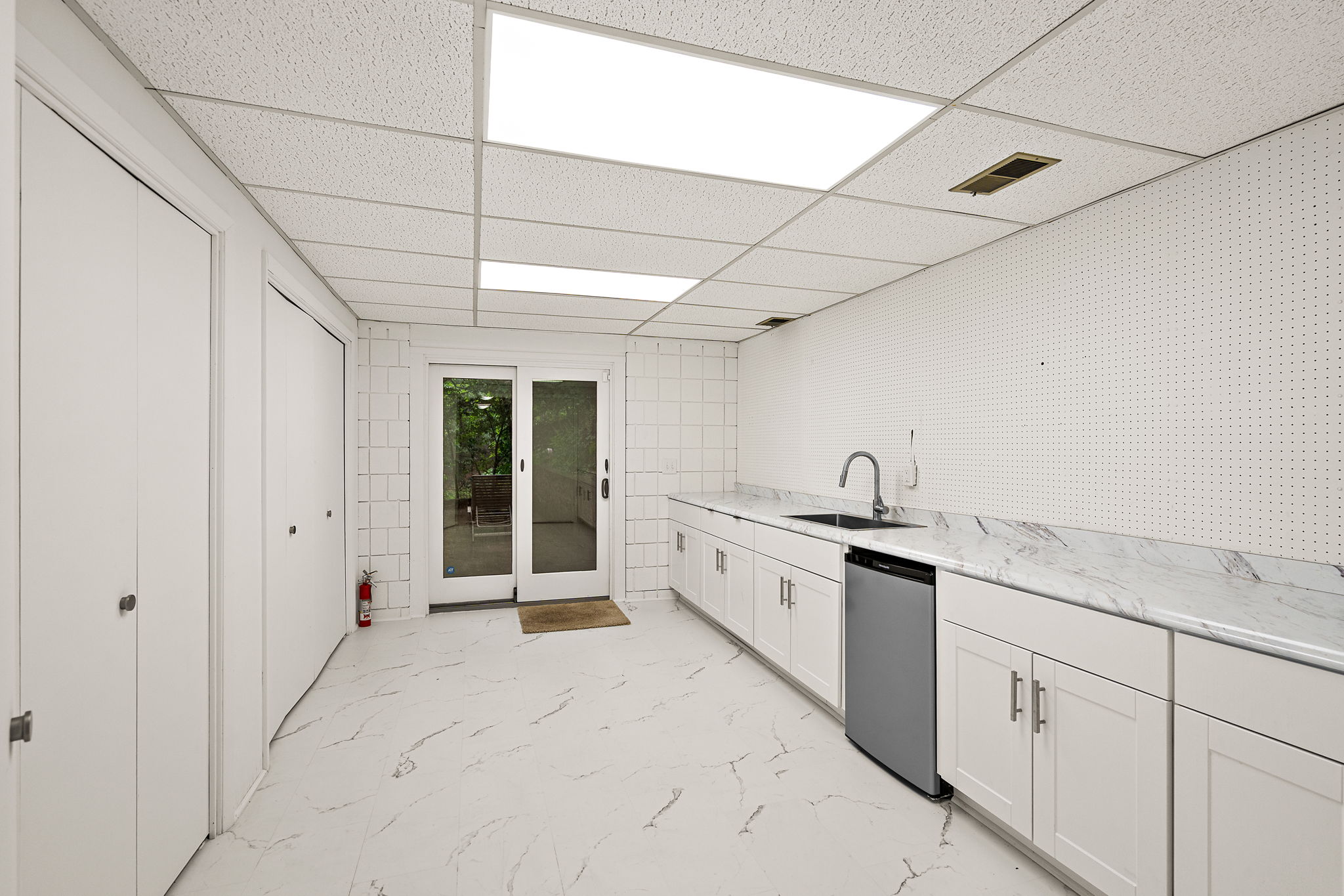  Modern Contemporary Home Nestled on a 1.3 Acre Wooded Lot - 物件實景