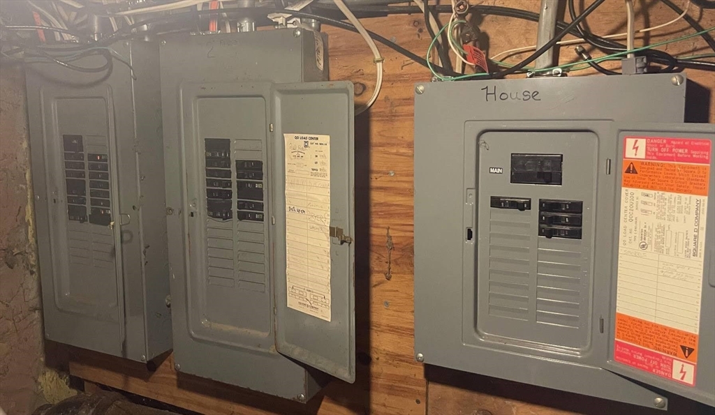 Mansfield, Massachusetts, 02048, United States, 6 Bedrooms Bedrooms, ,2 BathroomsBathrooms,Residential,For Sale,2000850