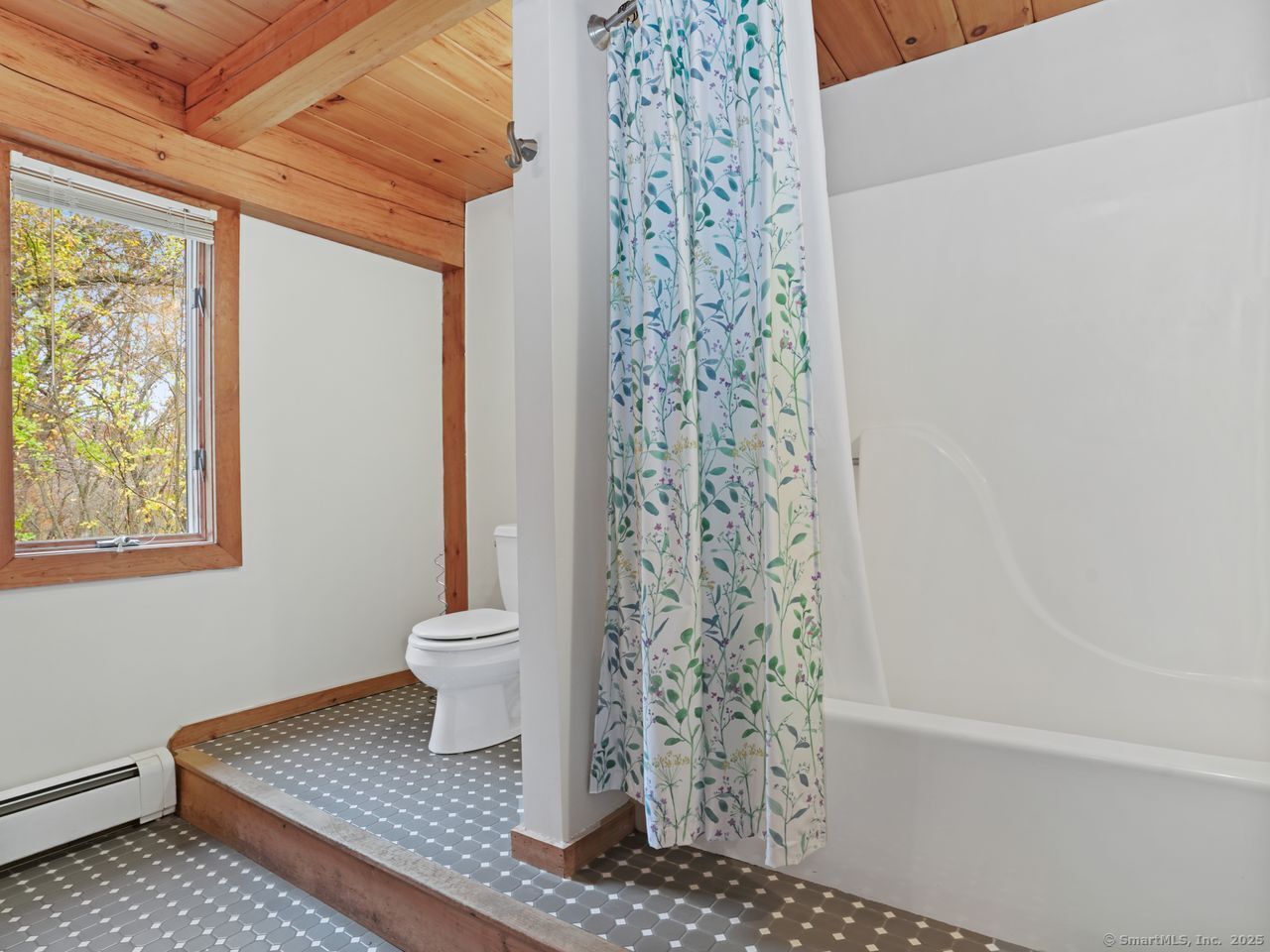 Weston, Connecticut, 06883, United States, 3 Bedrooms Bedrooms, ,3 BathroomsBathrooms,Residential,For Sale,1989360