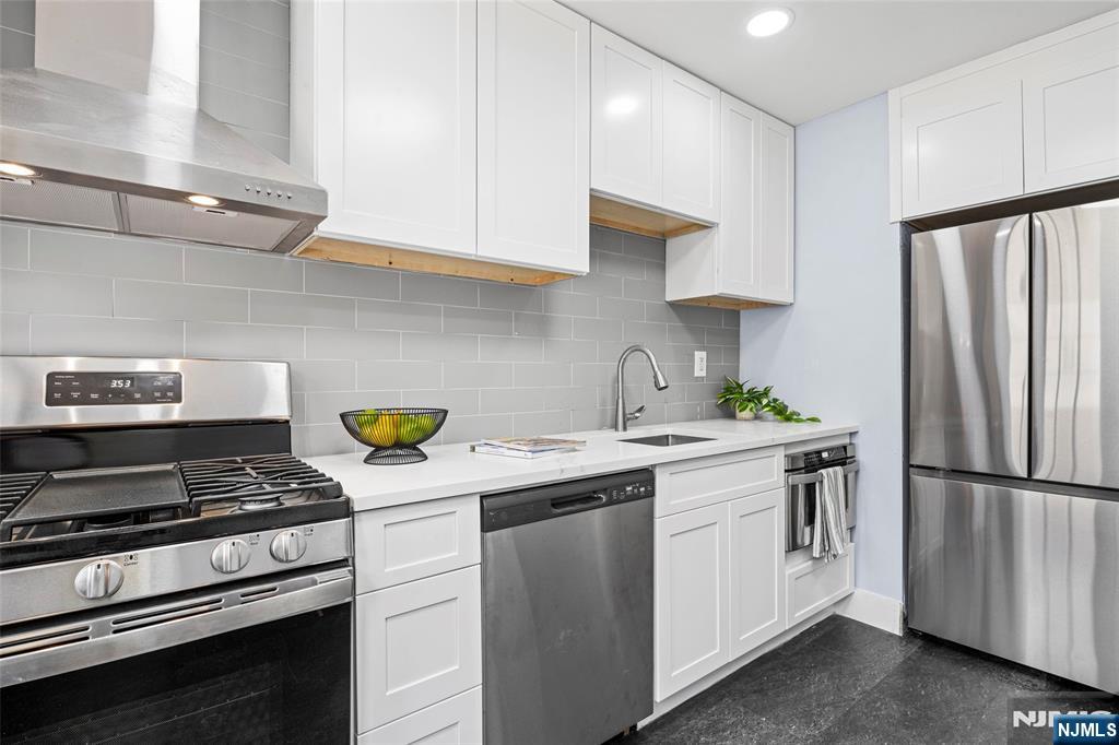 Jersey City, New Jersey, 07306, United States, 9 Bedrooms Bedrooms, ,6 BathroomsBathrooms,Residential,For Sale,1926264