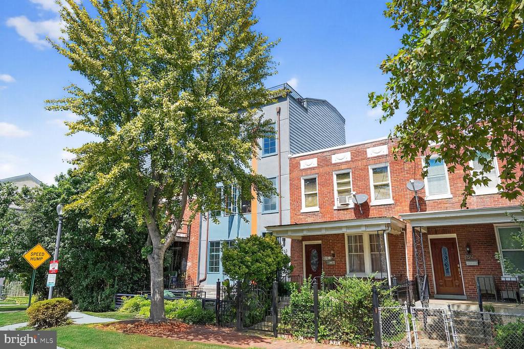 Washington, District of Columbia, 20010, United States, 2 Bedrooms Bedrooms, ,2 BathroomsBathrooms,Residential,For Sale,1975364