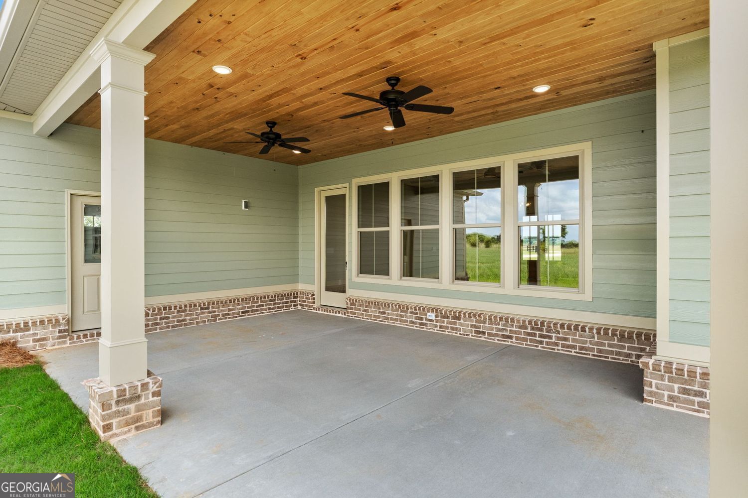 Barnesville, Georgia, 30204, United States, 4 Bedrooms Bedrooms, ,4 BathroomsBathrooms,Residential,For Sale,1859090