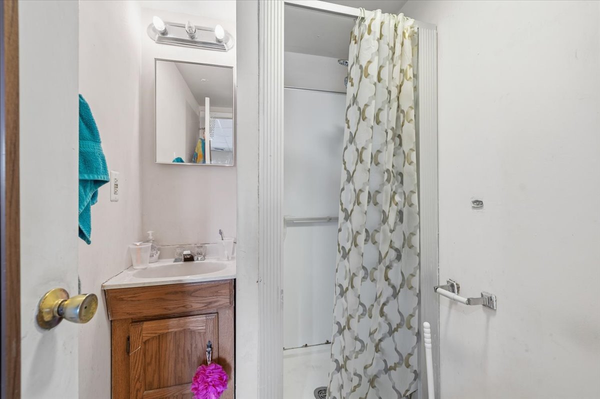 West Islip, New York, 11795, United States, 4 Bedrooms Bedrooms, ,2 BathroomsBathrooms,Residential,For Sale,2008533