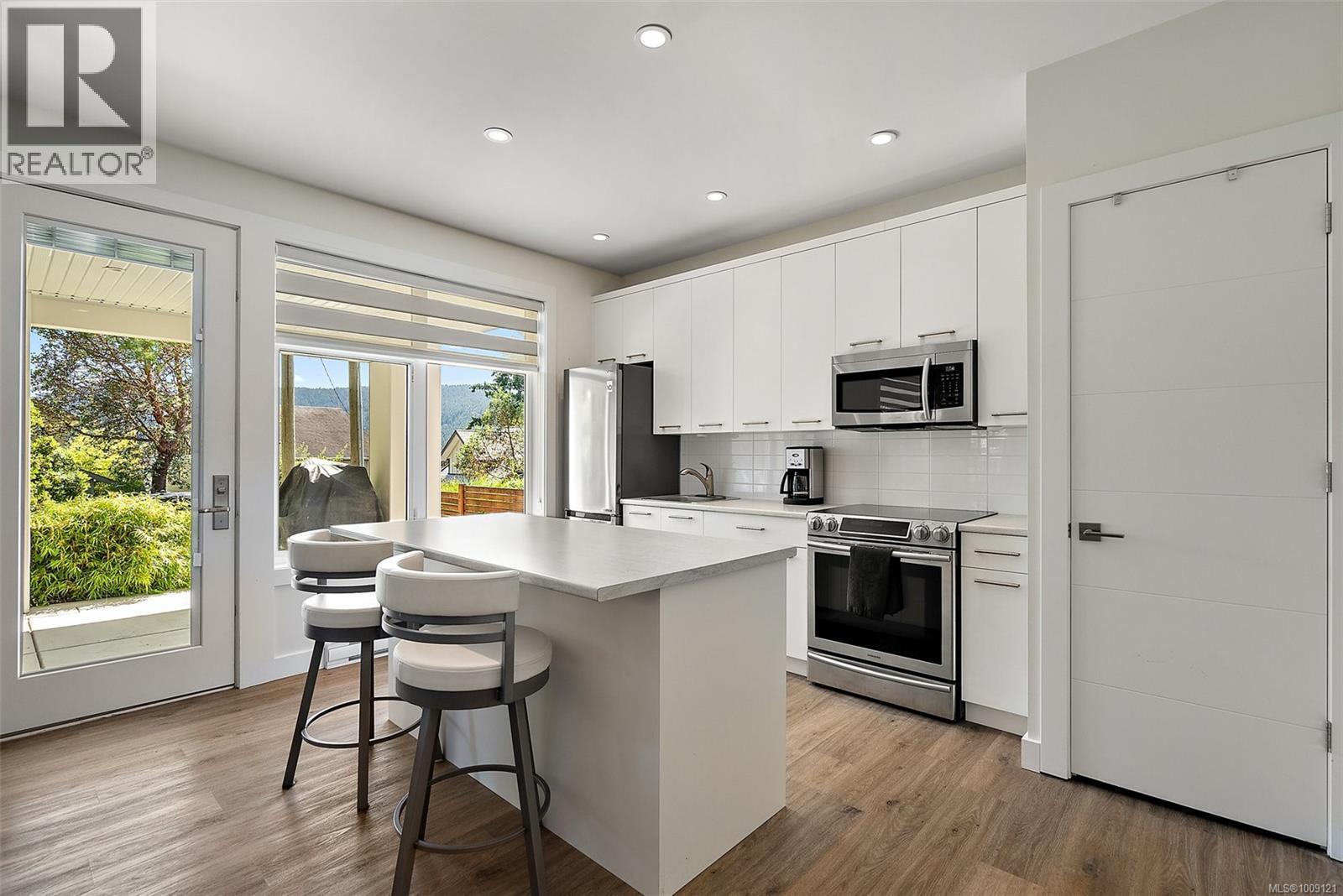 CENTRAL SAANICH, British Columbia, V8M 2G2, CA, 3 Bedrooms Bedrooms, ,4 BathroomsBathrooms,Residential,For Sale,1907005