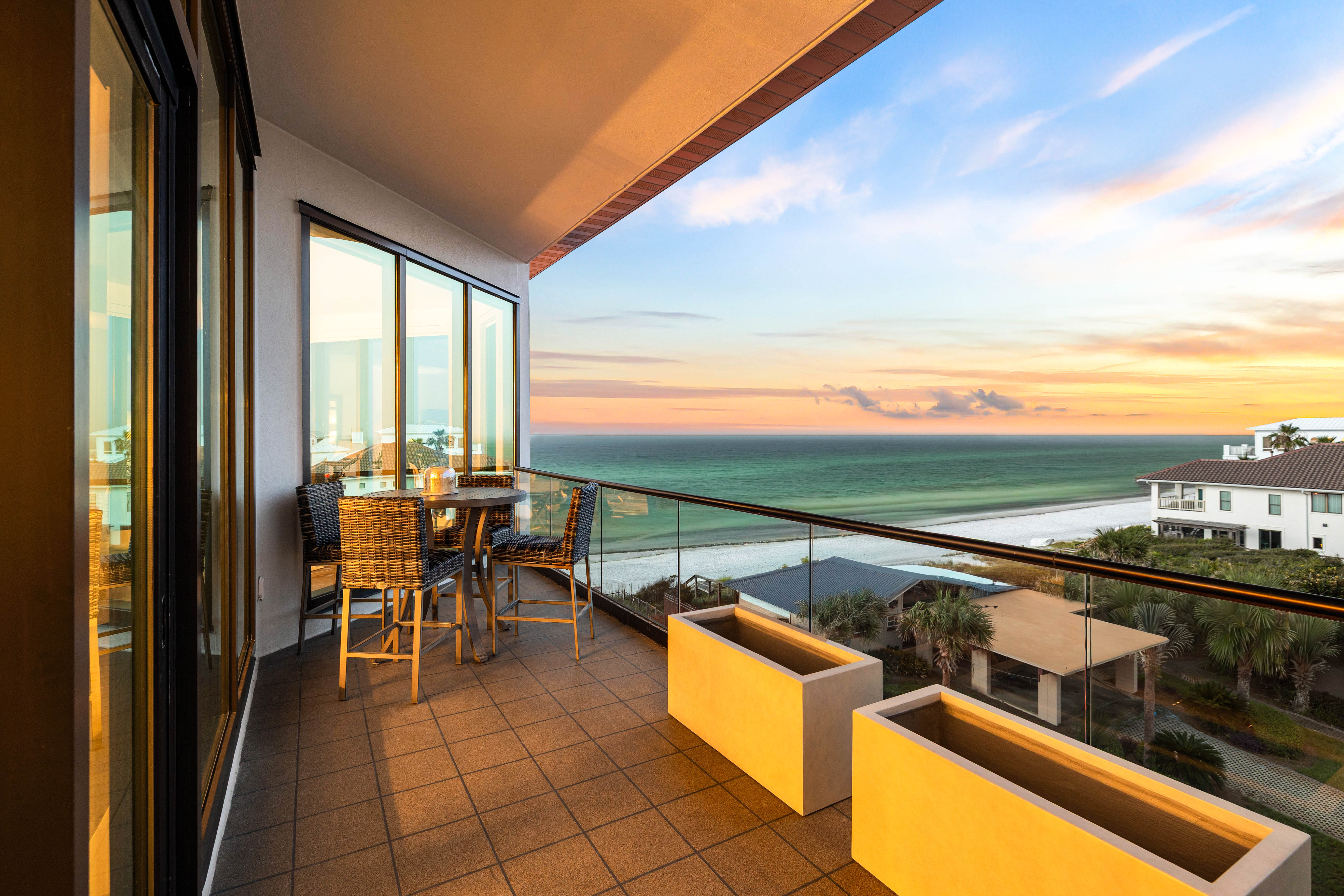  Gulf-Front Penthouse In Low-Density Complex With Sunset Views - 物件實景