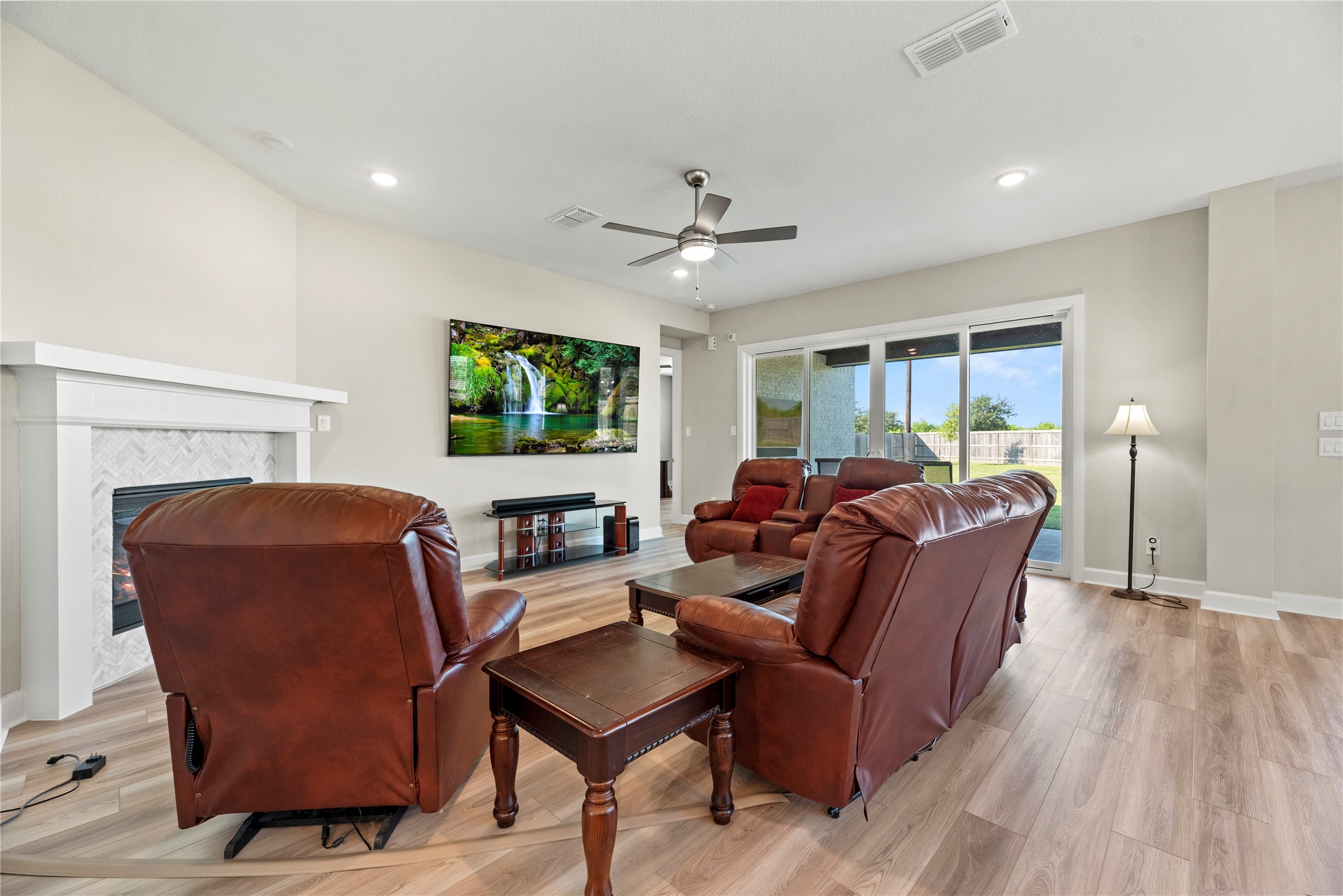 Katy, Texas, 77493, United States, 4 Bedrooms Bedrooms, ,3 BathroomsBathrooms,Residential,For Sale,1988106