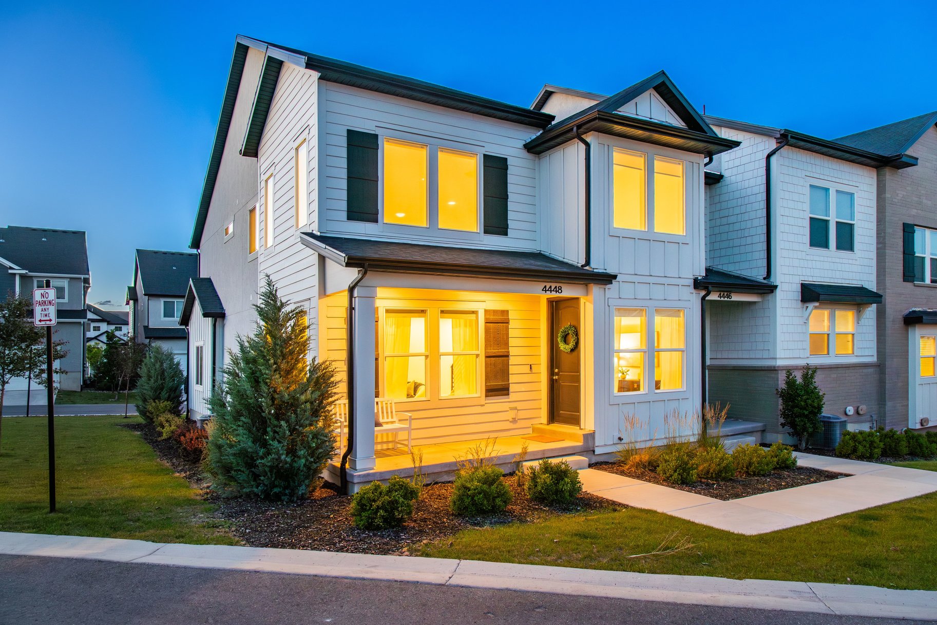  Stylish End-Unit Townhome - 物件實景