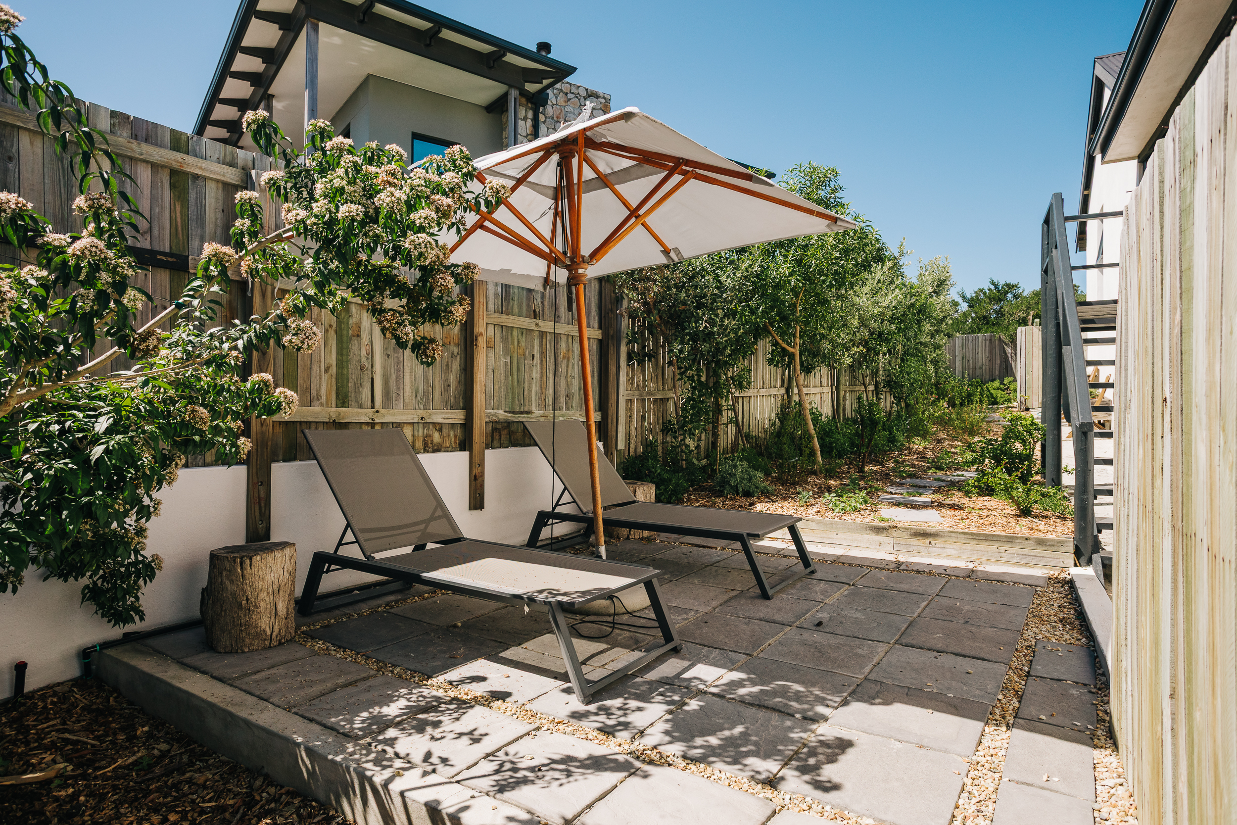  Brick & Mortar Meets Ocean & Artist - 物件實景