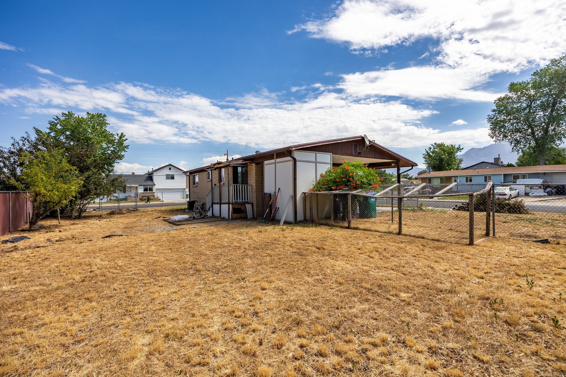  Investor Opportunity in Sandy: Below Market Value, Huge Upside Potential - 物件實景
