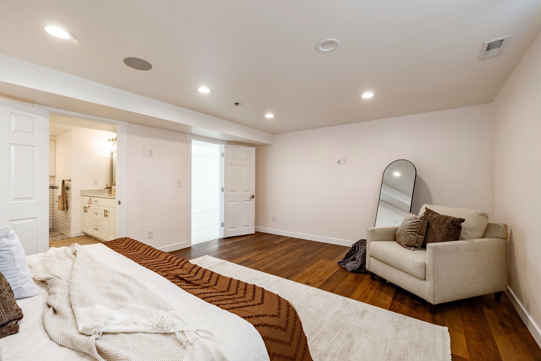  Updated Millcreek Home with Space to Make It Your Own - 物件實景