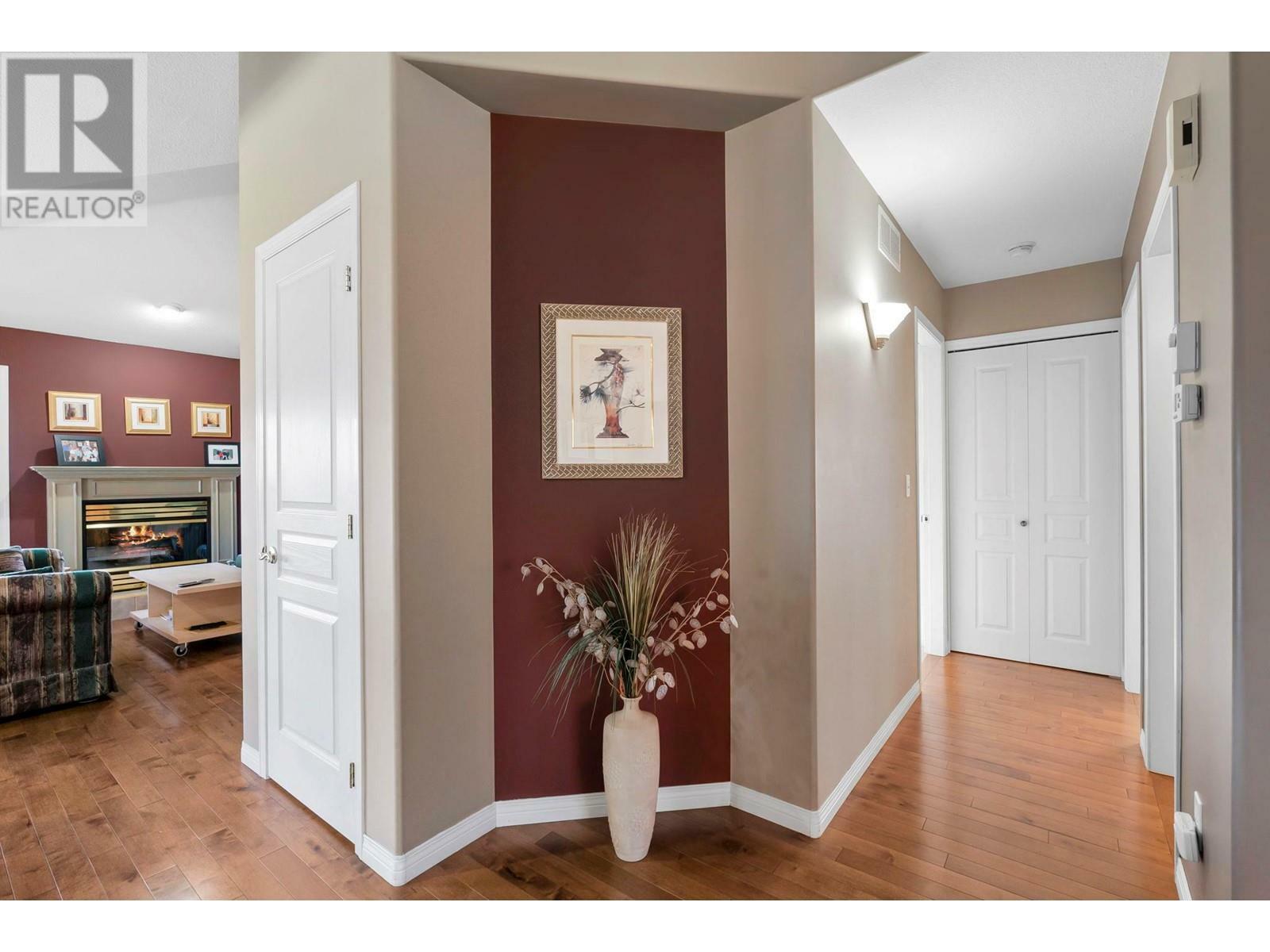 KELOWNA, British Columbia, V1V 1Z4, CA, 2 Bedrooms Bedrooms, ,2 BathroomsBathrooms,Residential,For Sale,1960931