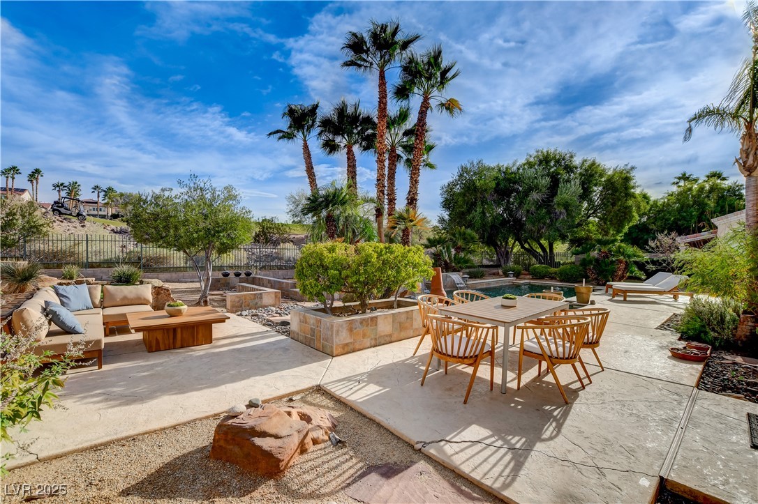 Henderson, Nevada, 89052, United States, 5 Bedrooms Bedrooms, ,4 BathroomsBathrooms,Residential,For Sale,1989374