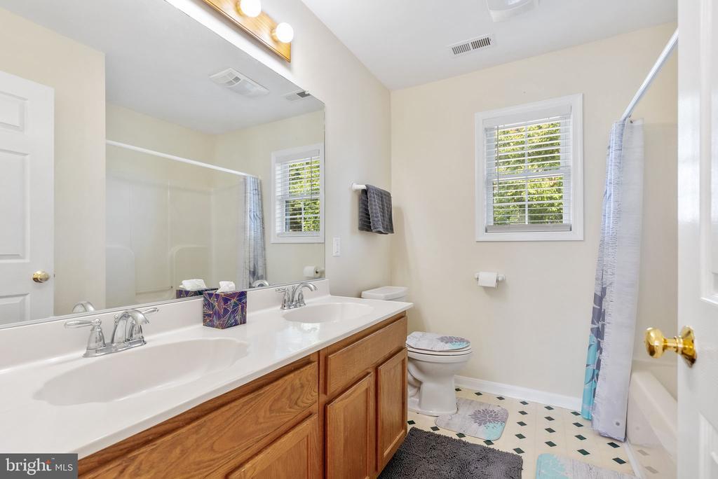 Winchester, Virginia, 22601, United States, 3 Bedrooms Bedrooms, ,3 BathroomsBathrooms,Residential,For Sale,1906316