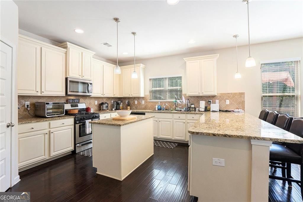 Loganville, Georgia, 30052, United States, 4 Bedrooms Bedrooms, ,4 BathroomsBathrooms,Residential,For Sale,1952006