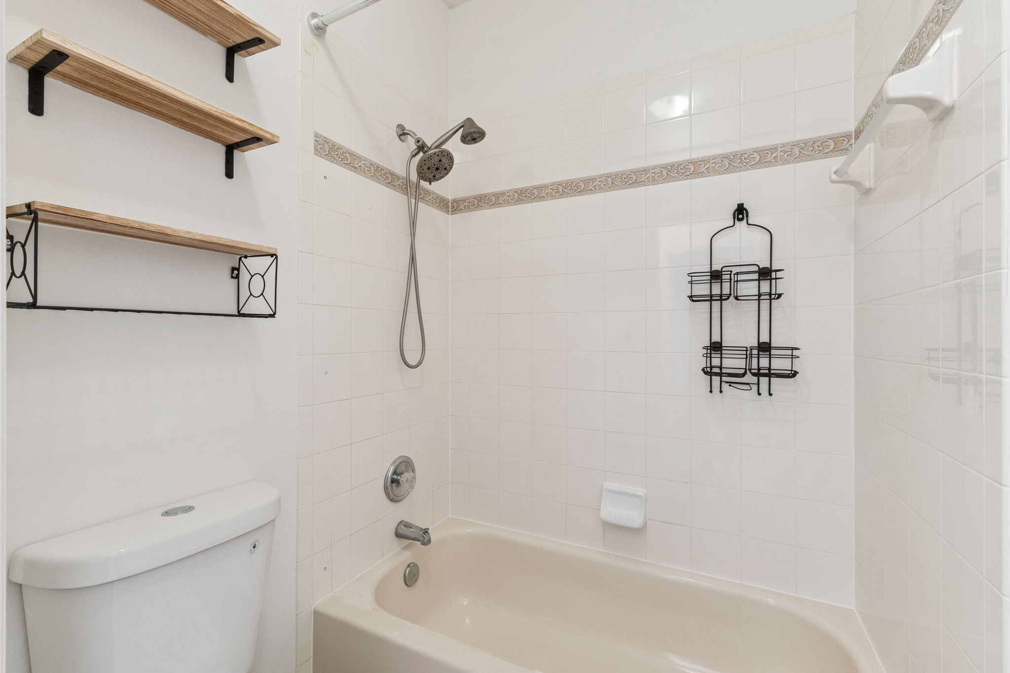 Orlando, Florida, 32825, United States, 5 Bedrooms Bedrooms, ,4 BathroomsBathrooms,Residential,For Sale,1980757