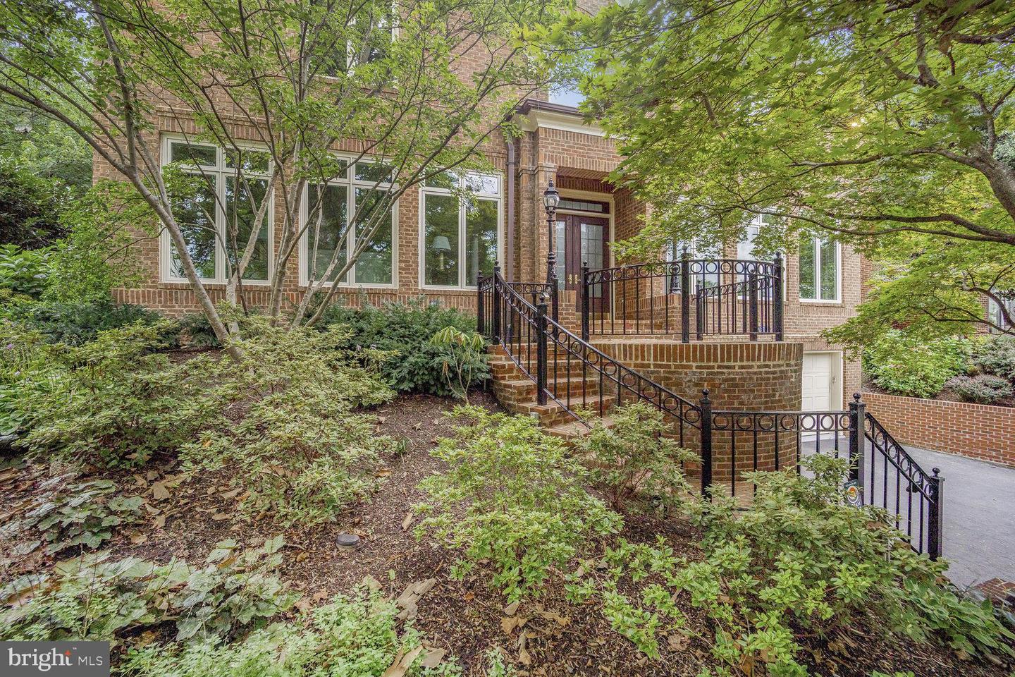 Washington, District of Columbia, 20016, United States, 5 Bedrooms Bedrooms, ,6 BathroomsBathrooms,Residential,For Sale,1896889