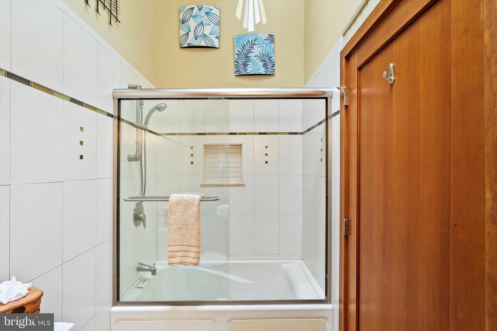 Wrightstown, New Jersey, 08562, United States, 5 Bedrooms Bedrooms, ,4 BathroomsBathrooms,Residential,For Sale,2048850