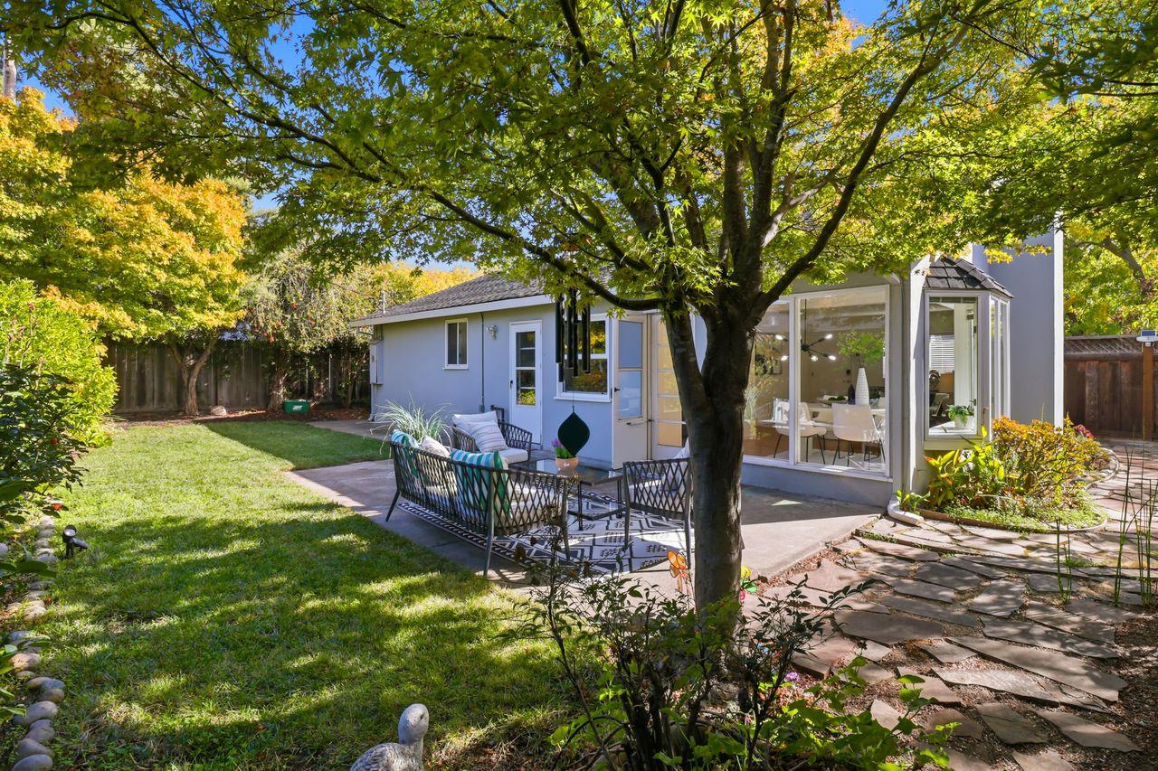 Belmont, California, 94002, United States, 3 Bedrooms Bedrooms, ,1 BathroomBathrooms,Residential,For Sale,1989201