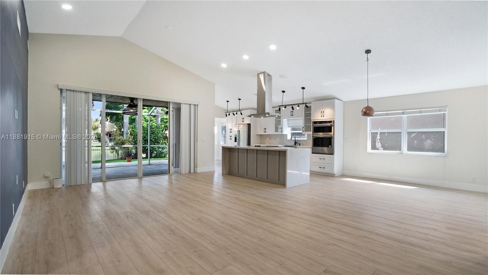 Plantation, Florida, 33322, United States, 3 Bedrooms Bedrooms, ,2 BathroomsBathrooms,Residential,For Sale,1947499