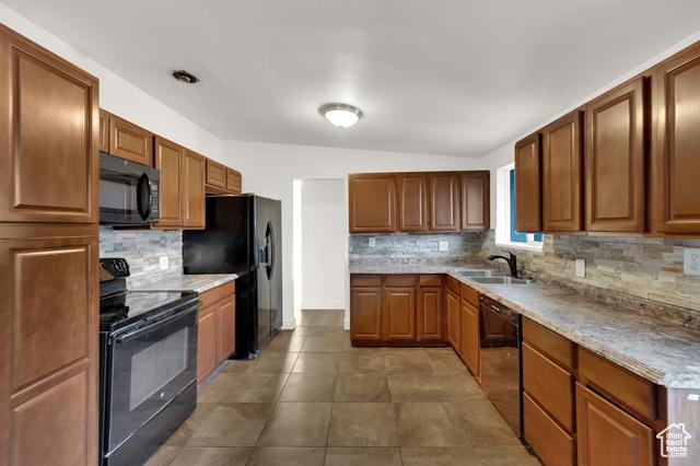 Centerville, Utah, 84014, United States, 4 Bedrooms Bedrooms, ,3 BathroomsBathrooms,Residential,For Sale,1944867