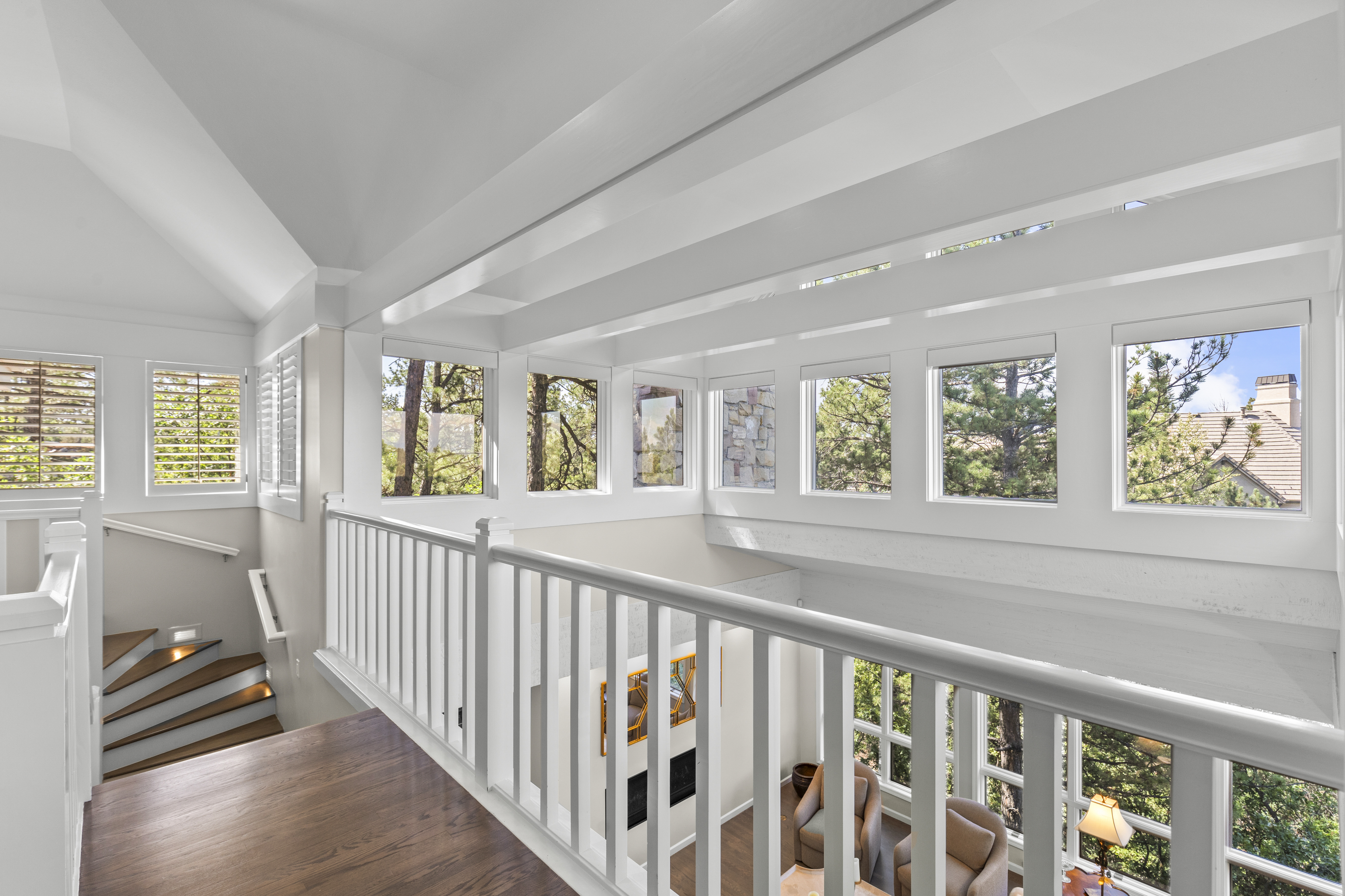  Exquisitely Updated Home - 物件實景