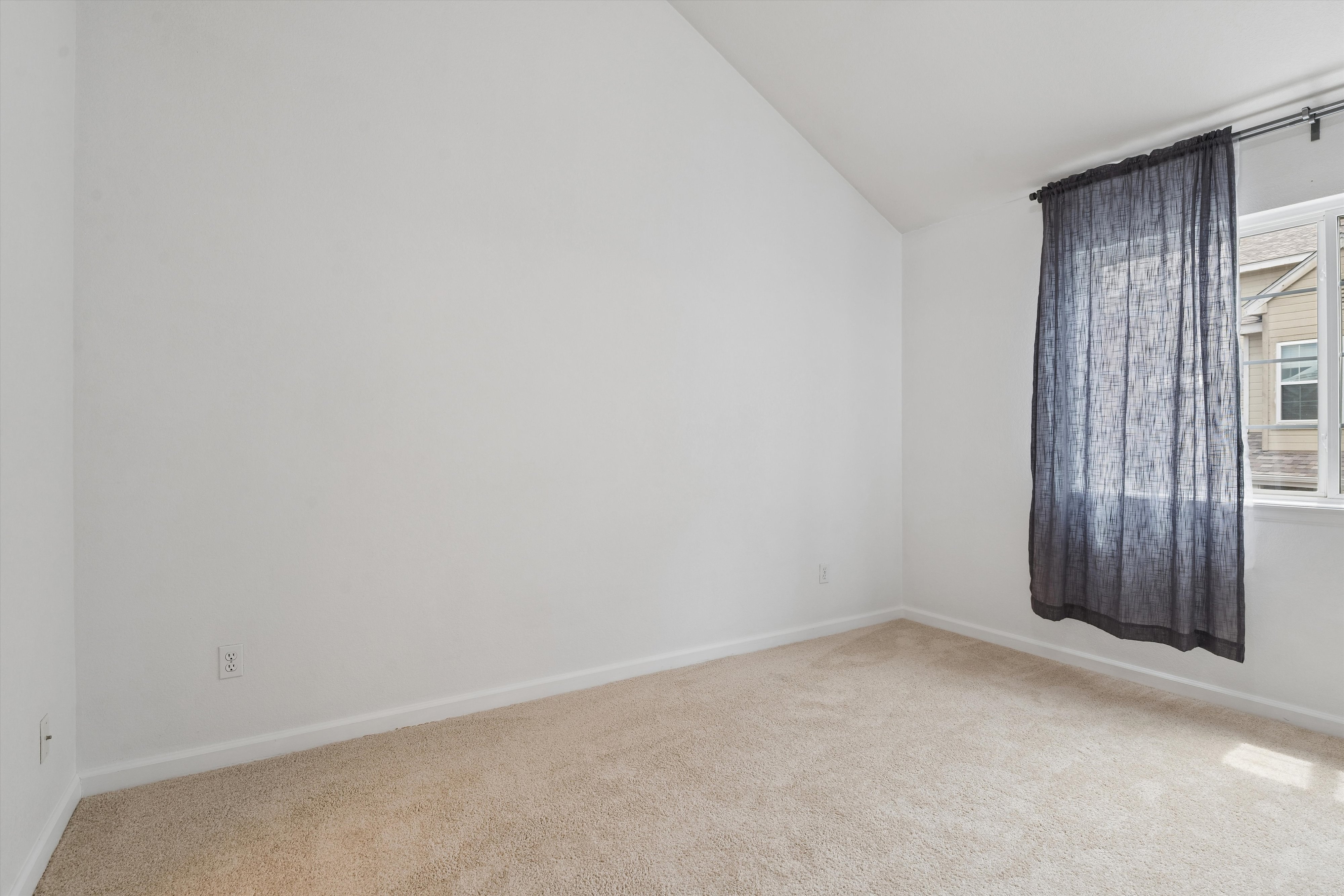  Charming Two-Story Condo for Sale - 物件實景