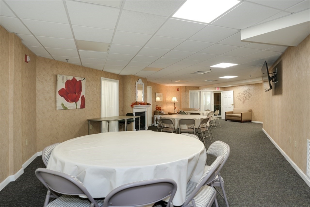 Dedham, Massachusetts, 02026, United States, 2 Bedrooms Bedrooms, ,2 BathroomsBathrooms,Residential,For Sale,1950986