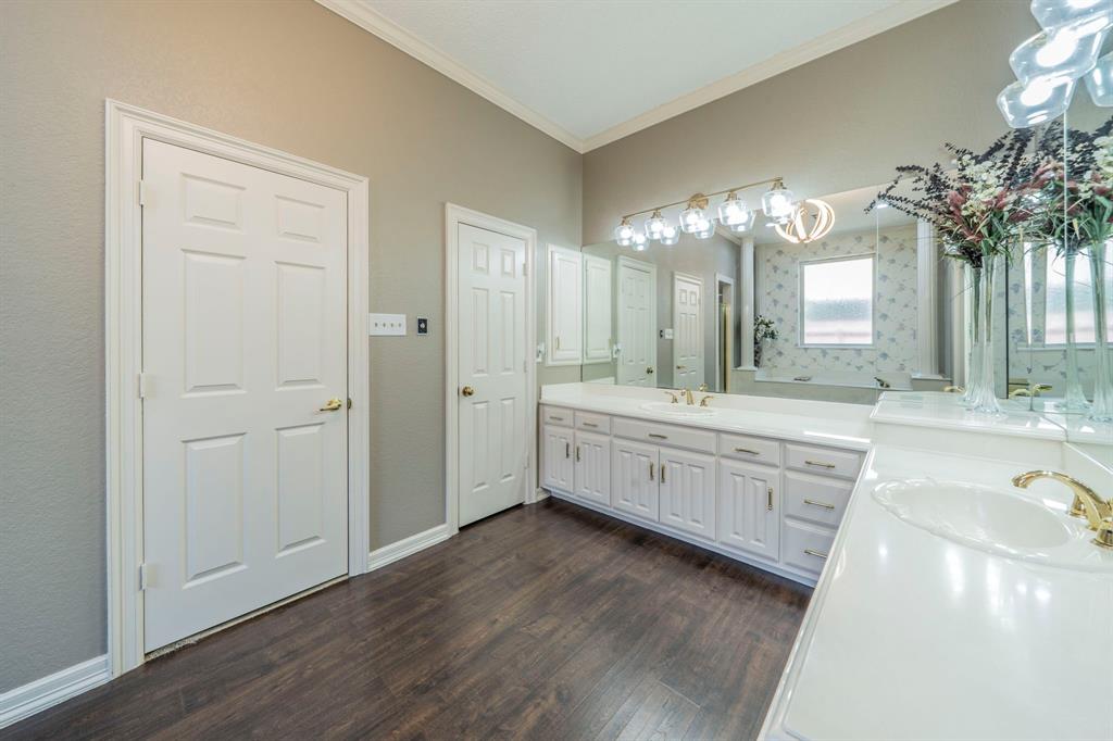 Arlington, Texas, 76013, United States, 4 Bedrooms Bedrooms, ,4 BathroomsBathrooms,Residential,For Sale,1978086