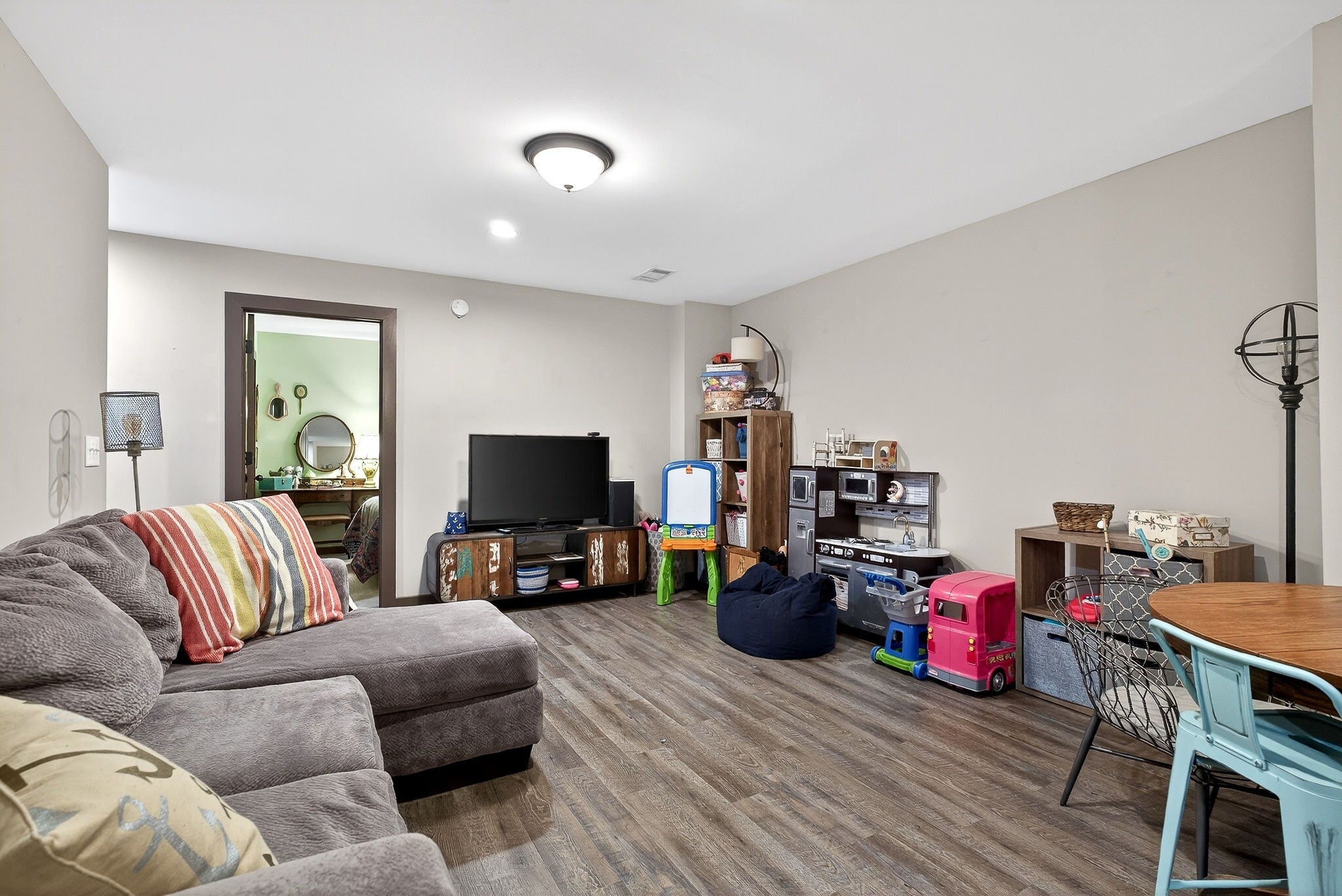 Smithville, Tennessee, 37166, United States, 4 Bedrooms Bedrooms, ,3 BathroomsBathrooms,Residential,For Sale,2008233