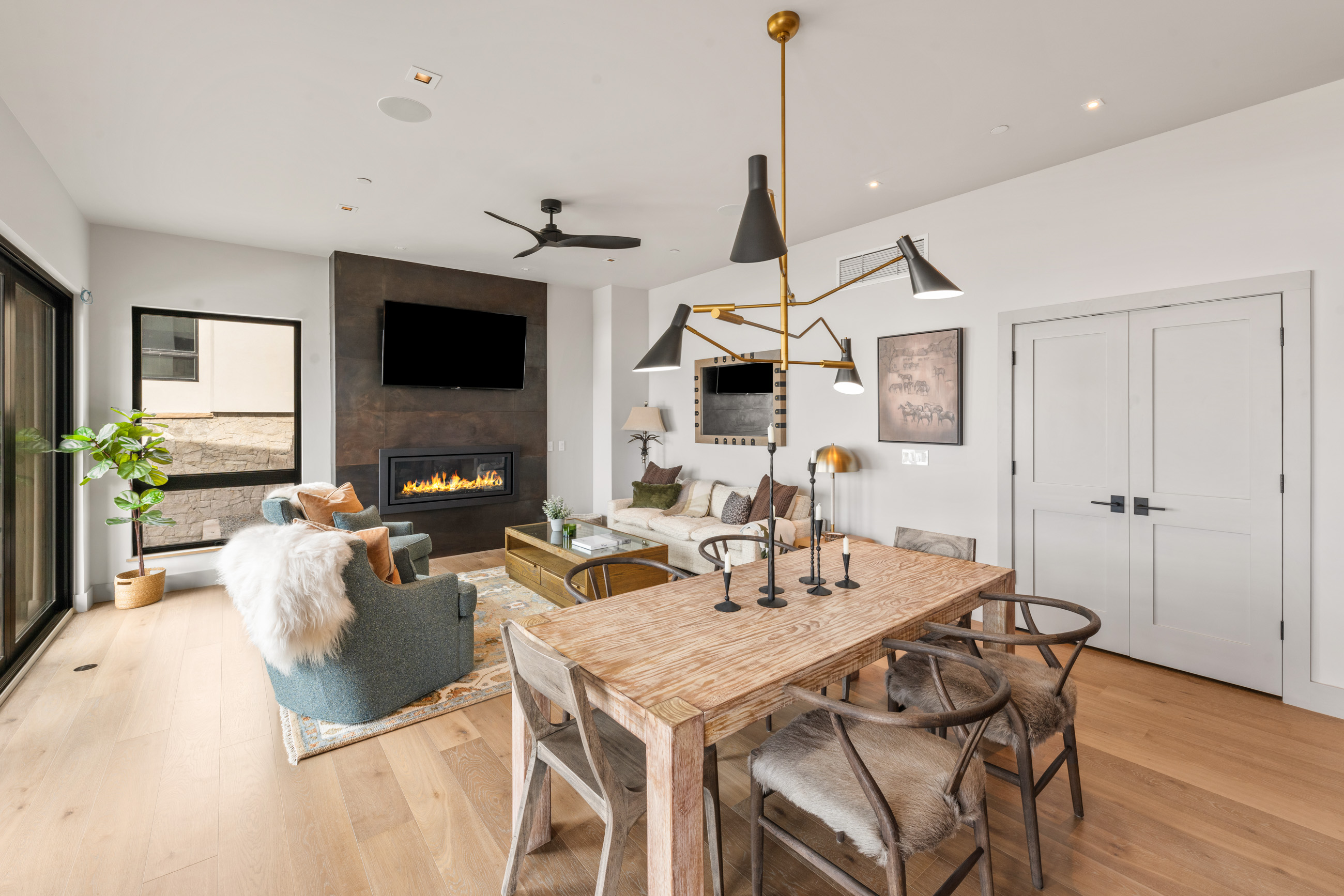  This Exceptional Mountain Residence Enjoys Sweeping, Unobstructed Views - 物件實景