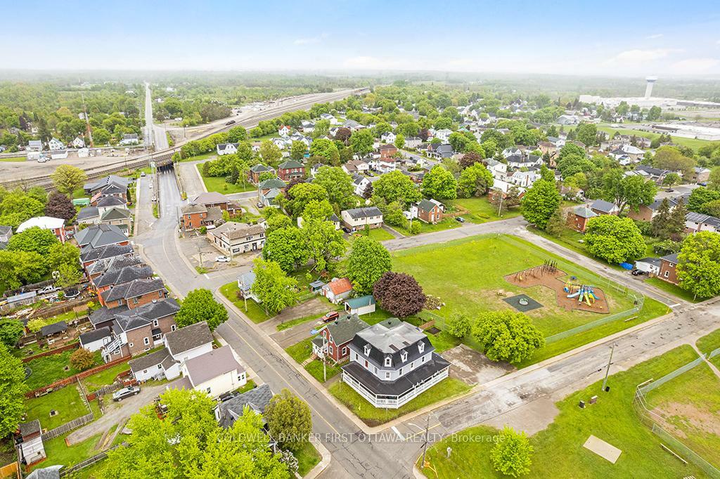 SMITHS FALLS, Ontario, K7A 2Z5, CA, 8 Bedrooms Bedrooms, ,Residential,For Sale,1866562