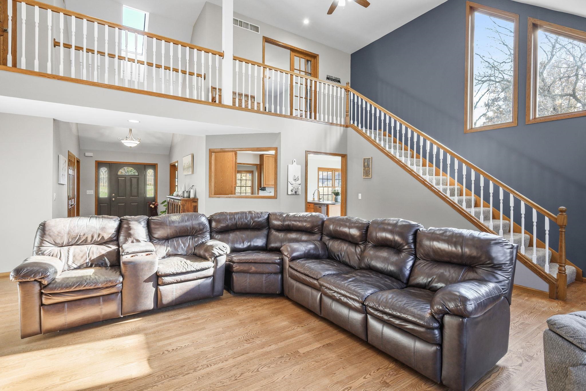 Barneveld, Wisconsin, 53507, United States, 3 Bedrooms Bedrooms, ,4 BathroomsBathrooms,Residential,For Sale,1986114