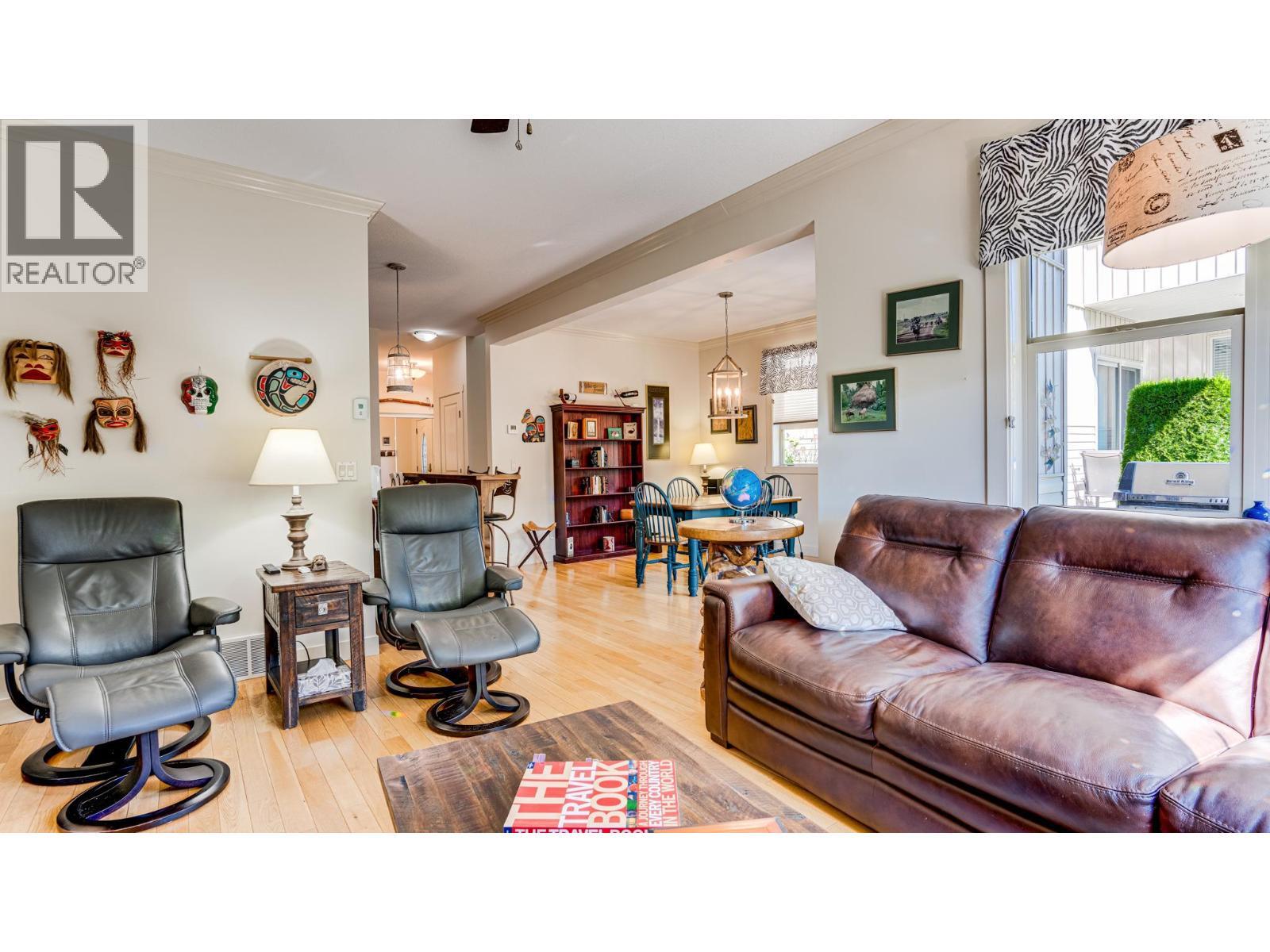 SALMON ARM, British Columbia, V1E 2B6, CA, 3 Bedrooms Bedrooms, ,2 BathroomsBathrooms,Residential,For Sale,1950686