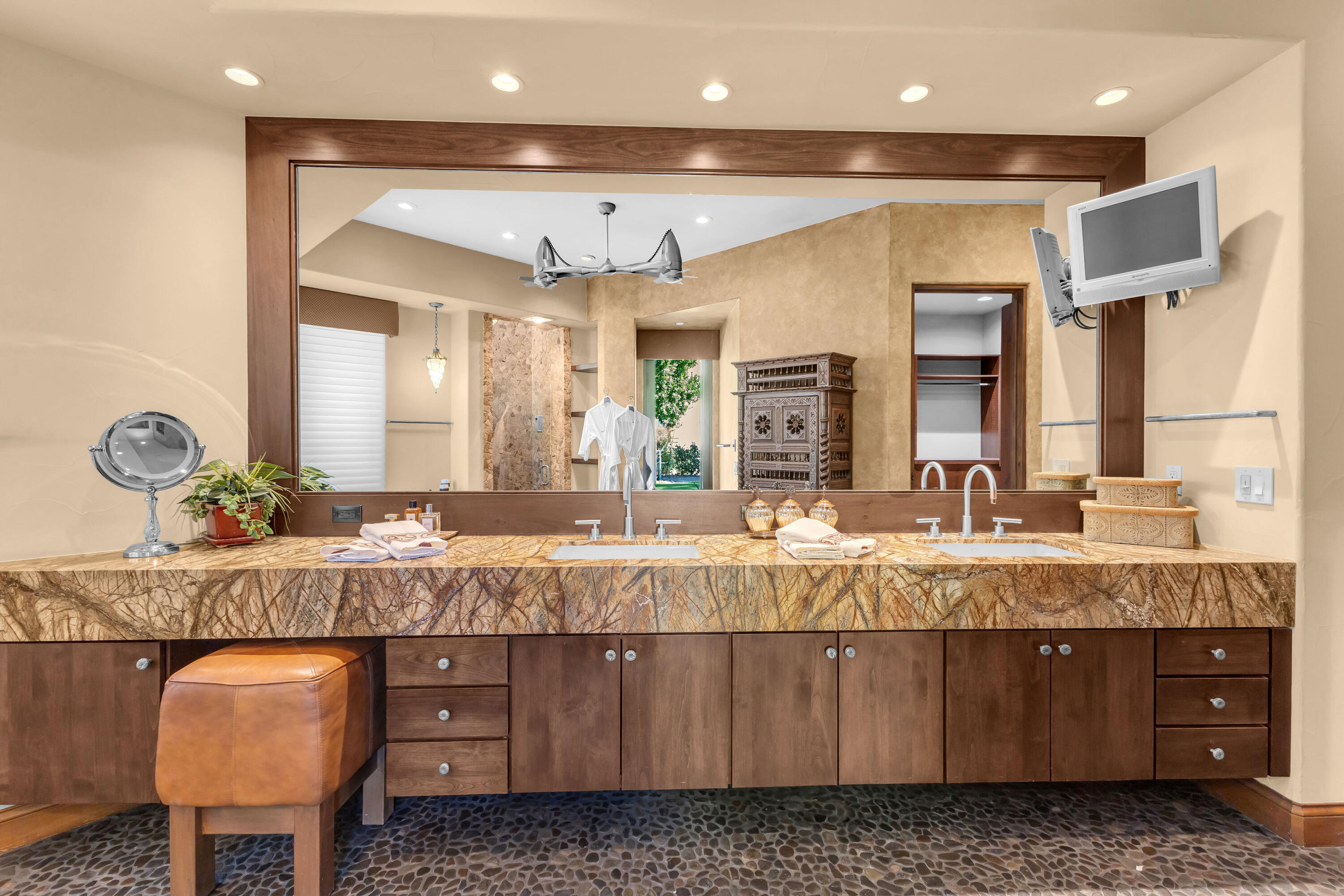 Indio, California, 92203, United States, 5 Bedrooms Bedrooms, ,4 BathroomsBathrooms,Residential,For Sale,1992835