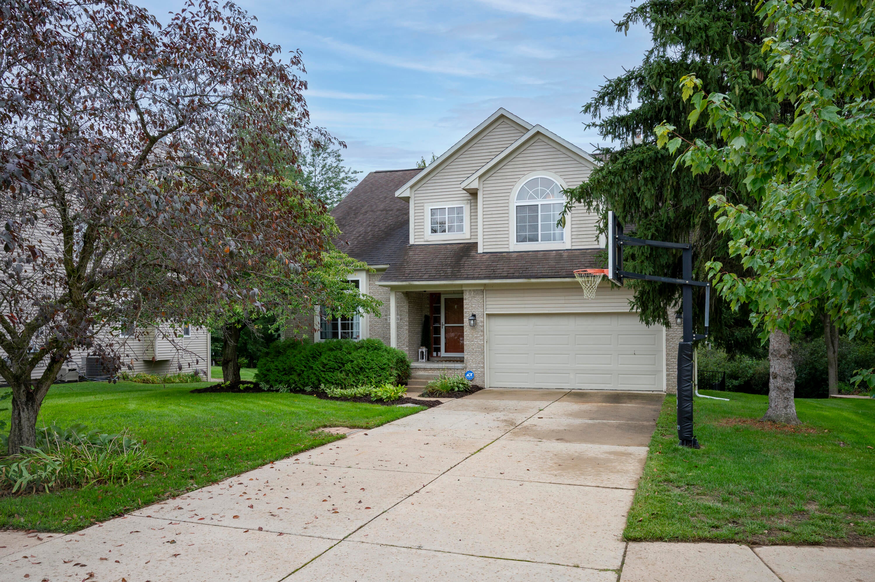 Pine Creek Trl, Waterford, MI 48327
