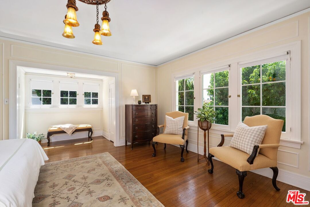 Los Angeles, California, 90004, United States, 5 Bedrooms Bedrooms, ,3 BathroomsBathrooms,Residential,For Sale,1940540