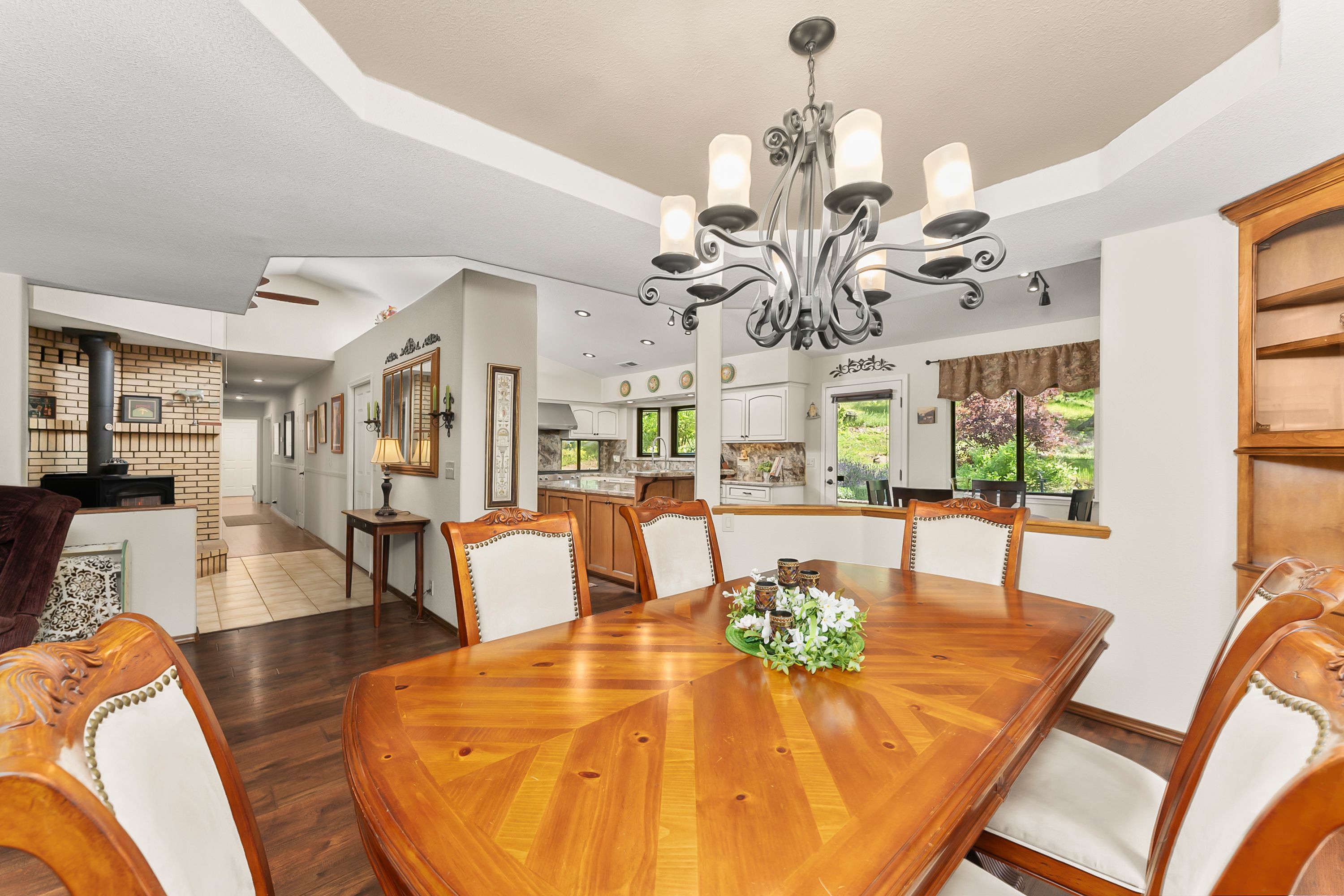  21 Acres - Gated - Renovated - 物件實景